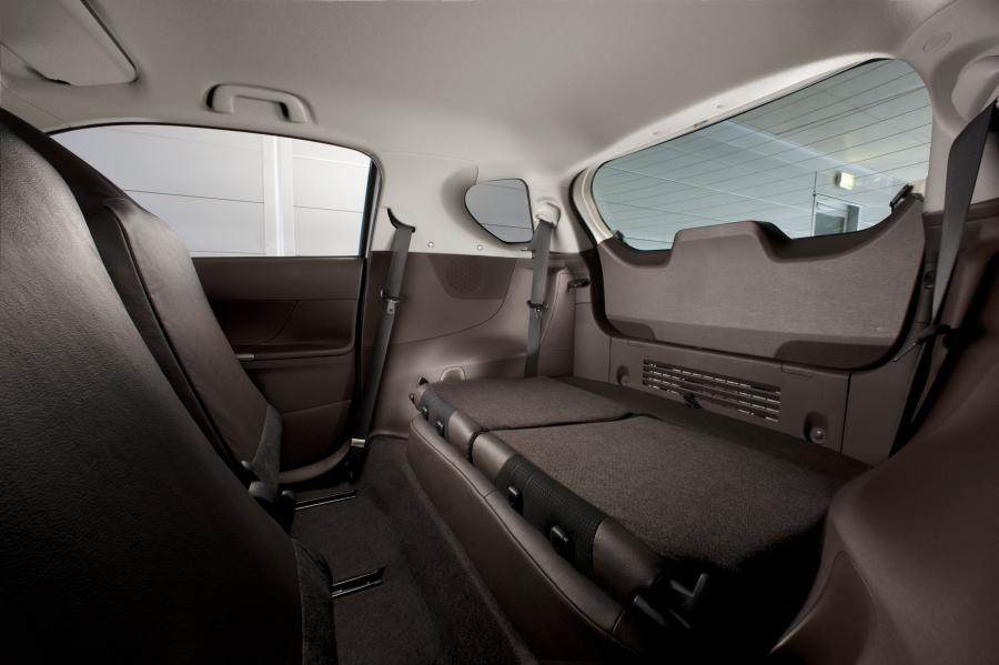  Toyota iQ 2008 года  (фото 64 из 225)
